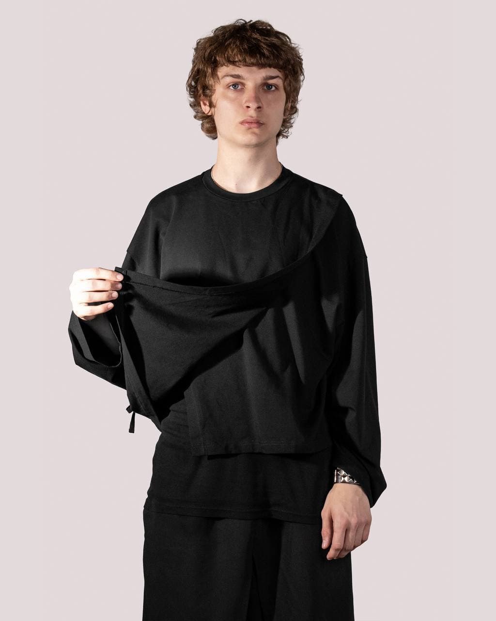 SPLIT LONGSLEEVE BLACK