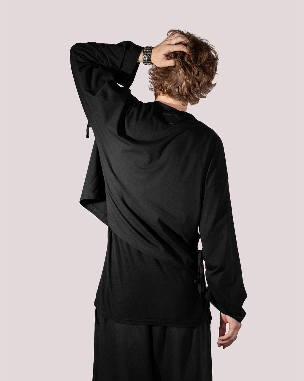 SPLIT LONGSLEEVE BLACK